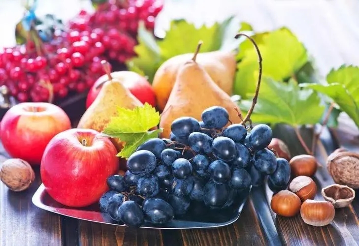 降低血糖十大水果排名，草莓/苹果/圣女果等含糖量较低水果
