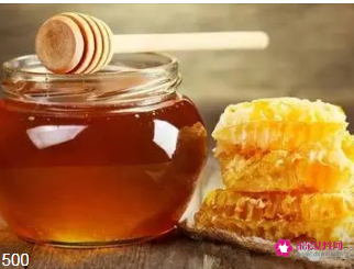 你能在茶里加蜂蜜吗?你能在茶中加入蜂蜜吗?